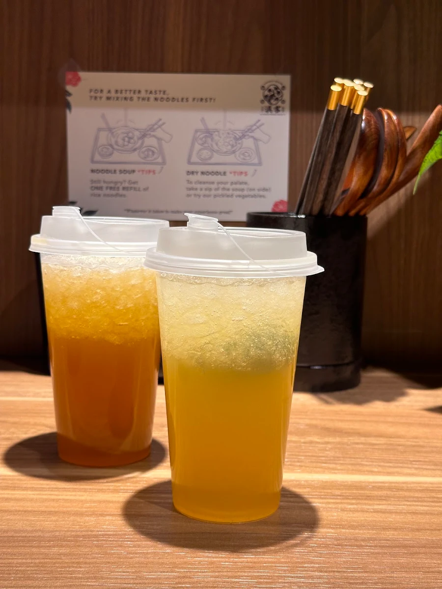 classic foam lemon black tea 经典冻柠泡沫红茶, Yunnan Noodle Shack滇客